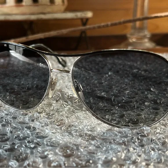 Burberry POLARIZED Sunglasses - Picture 3 of 8